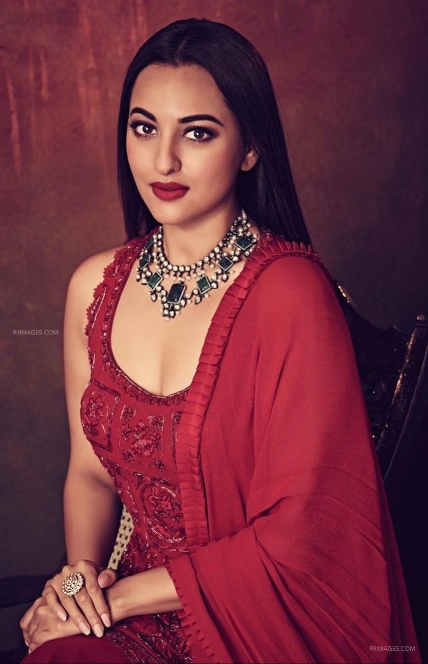 Sonakshi Sinha  Height, Weight, Age, Stats, Wiki and More